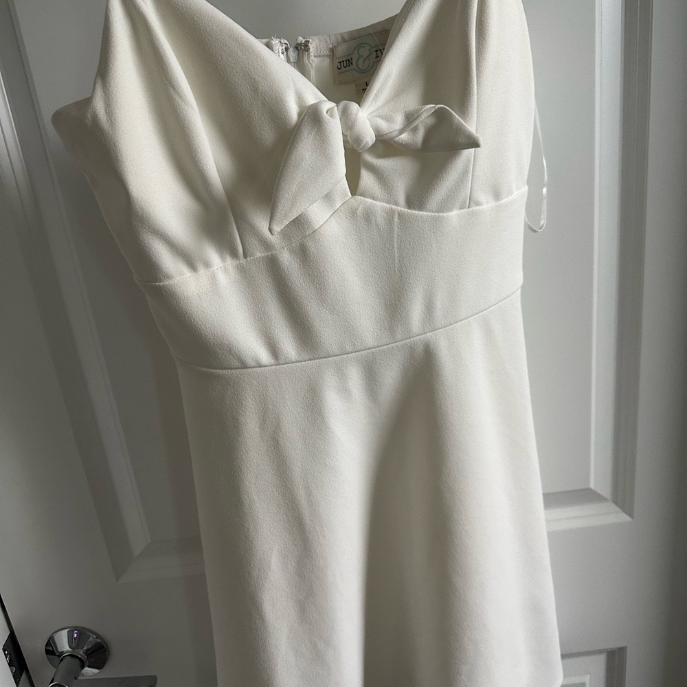 Francesca's Collections Cream Sheath Mini Dress Sweetheart Neckline